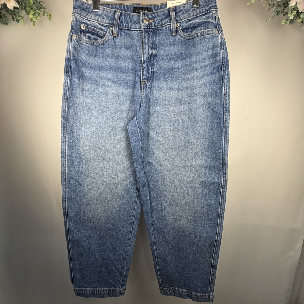 Free Assembly Mid Rise Wide Hem Barrel Jeans Size 2 Authentic Light Blue NWT